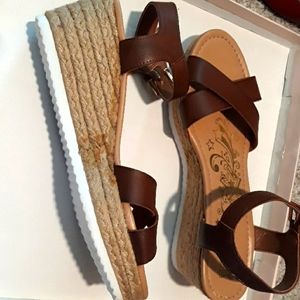 Brash brand sandal, sz 10, color: medium brown.